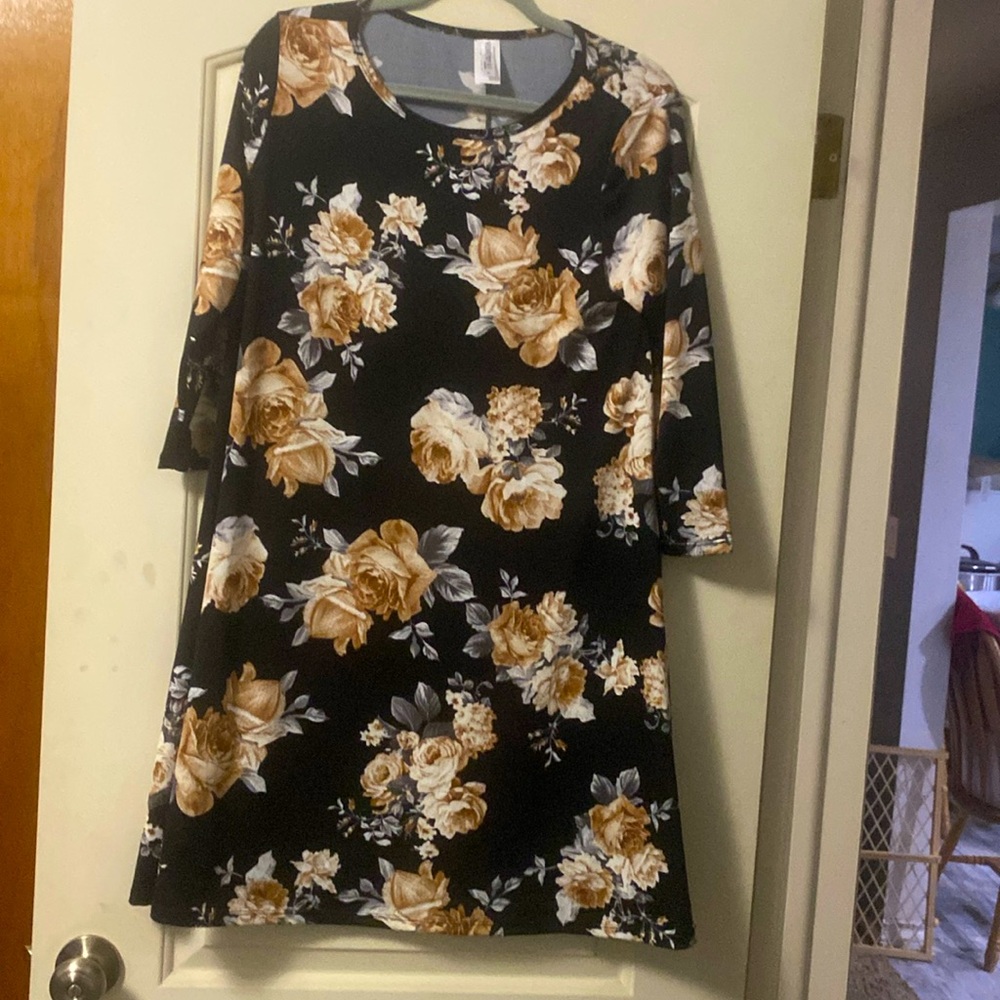 Honey & Lace size Large. Dress knee length